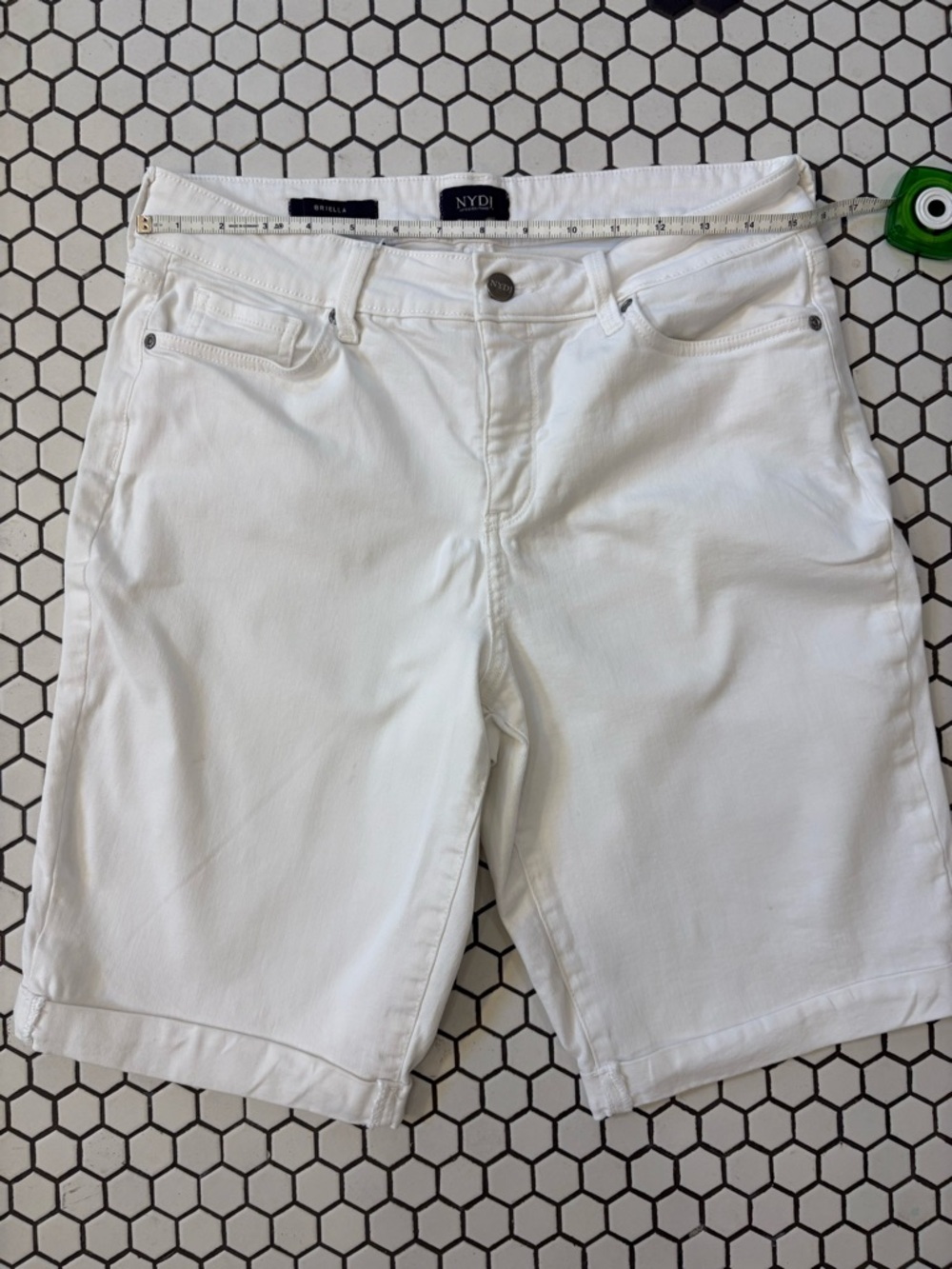NYDJ White Brielle Denim Shorts. Longer leg. Size 12 - Picture 10 of 12